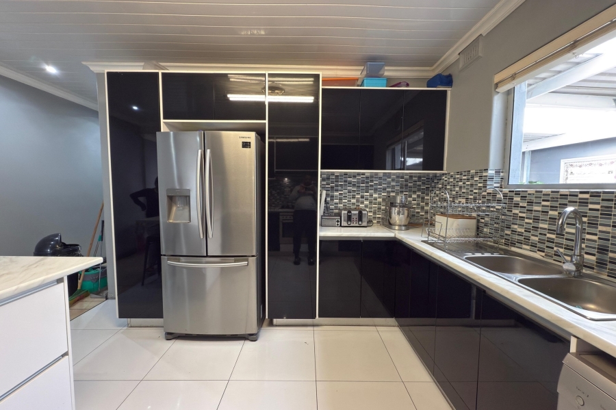 2 Bedroom Property for Sale in Kensington Western Cape
